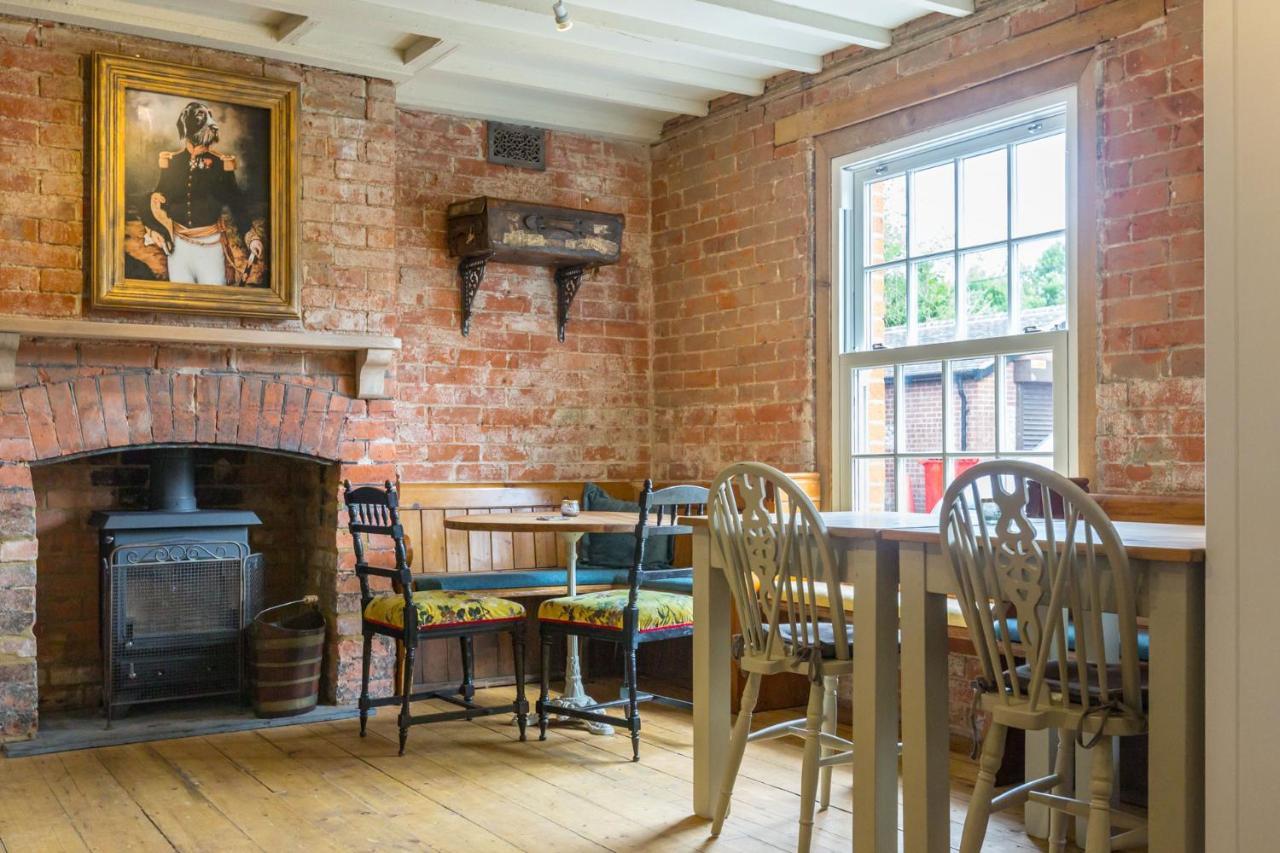 The Dog & Gun Inn Netheravon Εξωτερικό φωτογραφία