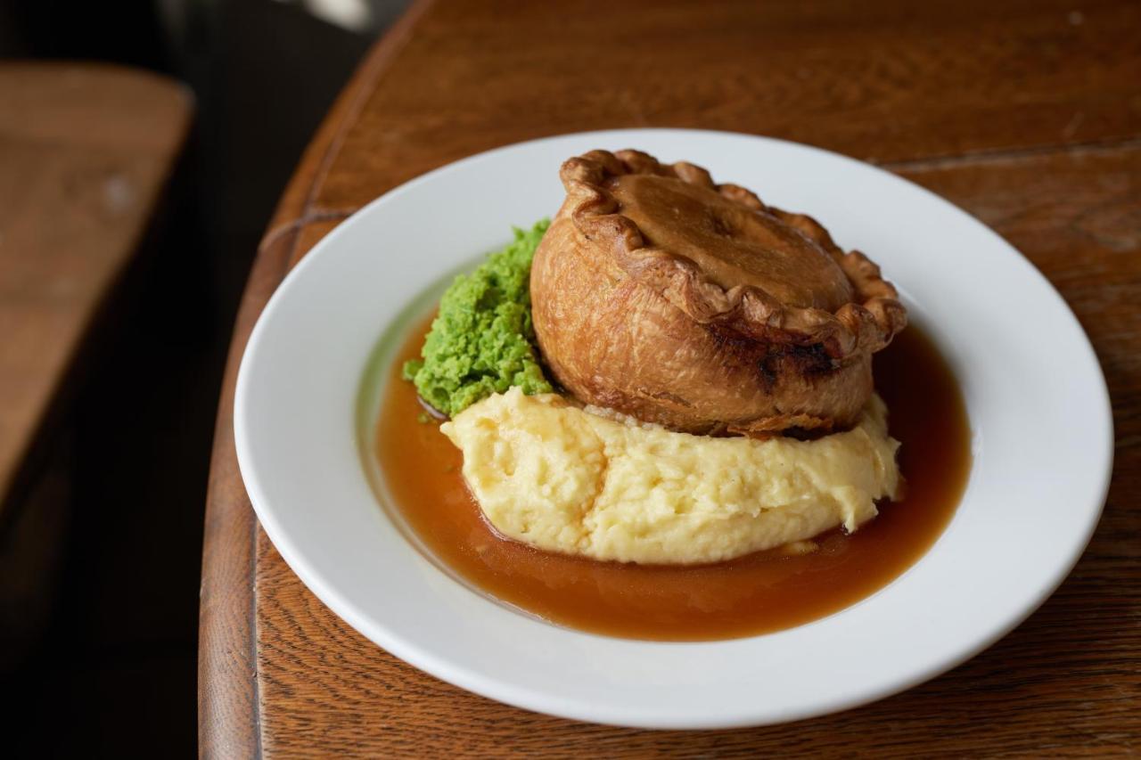 The Dog & Gun Inn Netheravon Εξωτερικό φωτογραφία