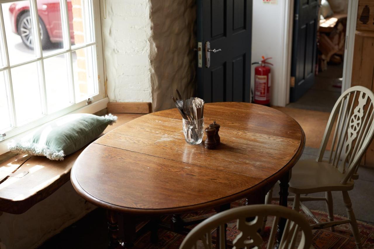 The Dog & Gun Inn Netheravon Εξωτερικό φωτογραφία